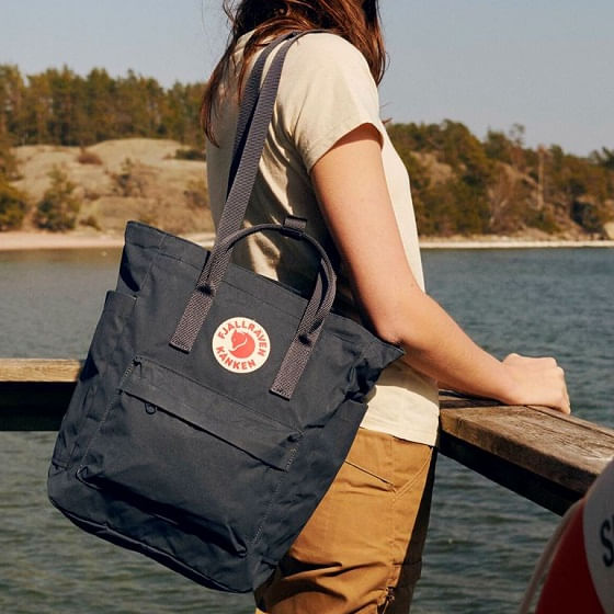 Fjallraven-23710-550-over-shoulder