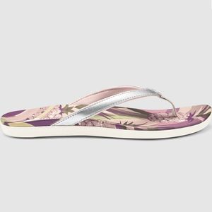 Olukai Women'a Ho‘opio Hau Sandal - Silver/ Pinapple