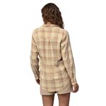 Patagonia-Women-s-Lightweigh-A-C-Buttondown---Natural-Beige