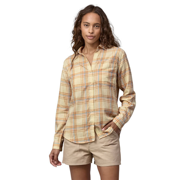 Patagonia-Women-s-Lightweigh-A-C-Buttondown---Natural-Beige