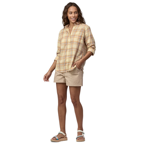 Patagonia-Women-s-Lightweigh-A-C-Buttondown---Natural-Beige