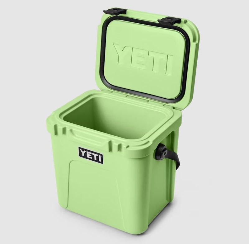 YETI-70000003523-open