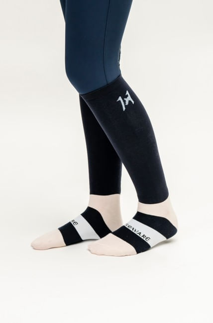ESHLE1-NAV2-HORSEWARE-NEWMARKET-ATHLETIX-SOCKS.jpg