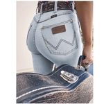 wrangler-lainey-wilson-high-rise-raw-hem-boot-hugger-jeans-4