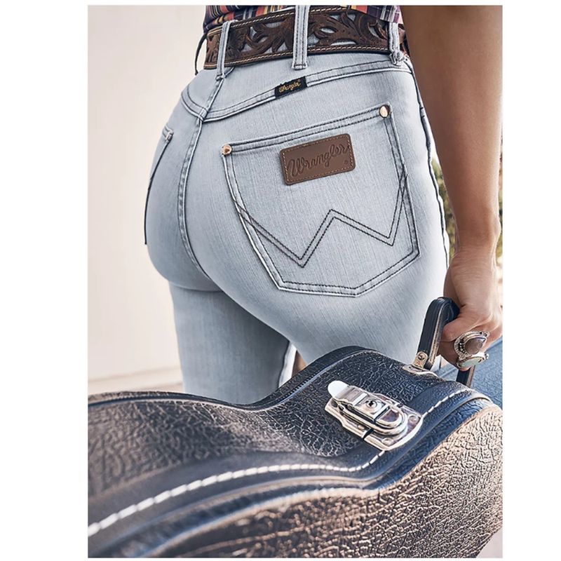 wrangler-lainey-wilson-high-rise-raw-hem-boot-hugger-jeans-4