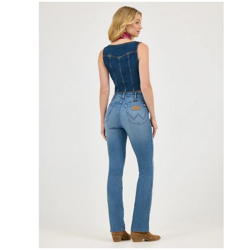 wrangler-lainey-wilson-boot-hugger-jeans-2