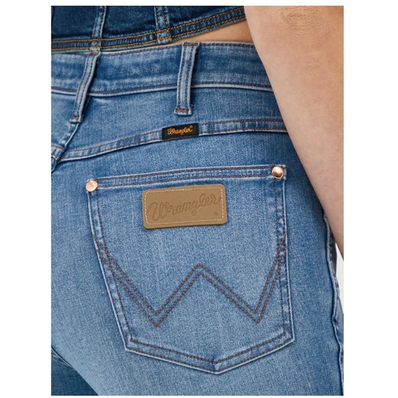 wrangler-lainey-wilson-boot-hugger-jeans-5