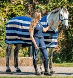 achfbn-vrkb-horseware-newmarket-fleece-cooler-navy-with-rider-side_zyvbpubjtbliao8c.jpg